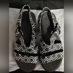 NEW Skechers Foamies Sandals Shoes Size 8